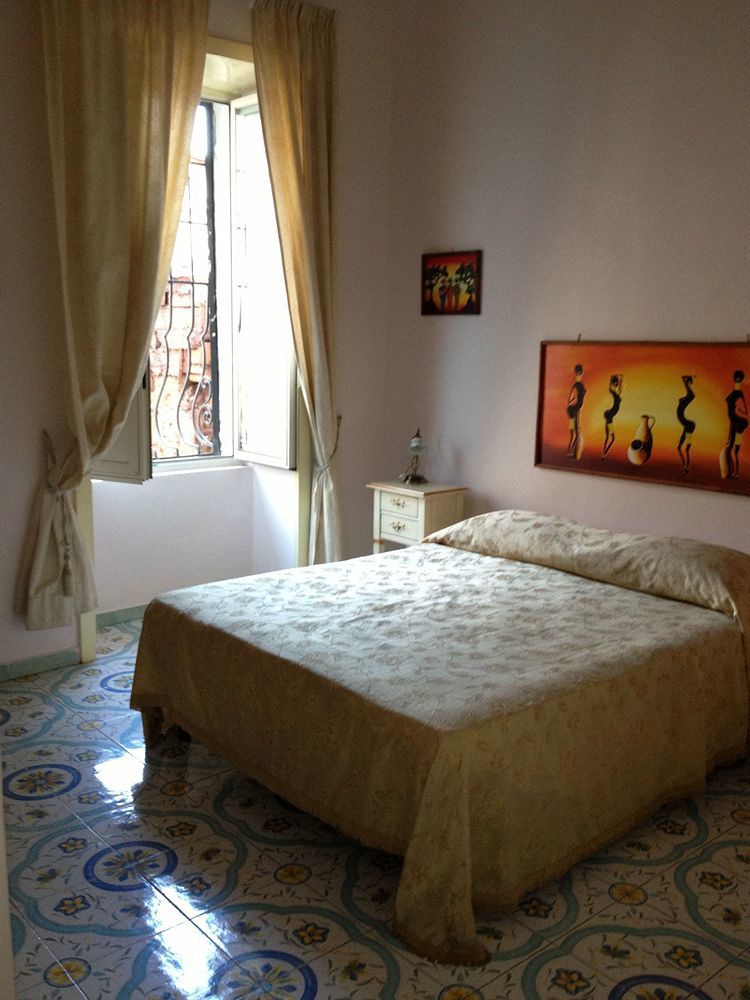 Room Elia Неаполь Екстер'єр фото